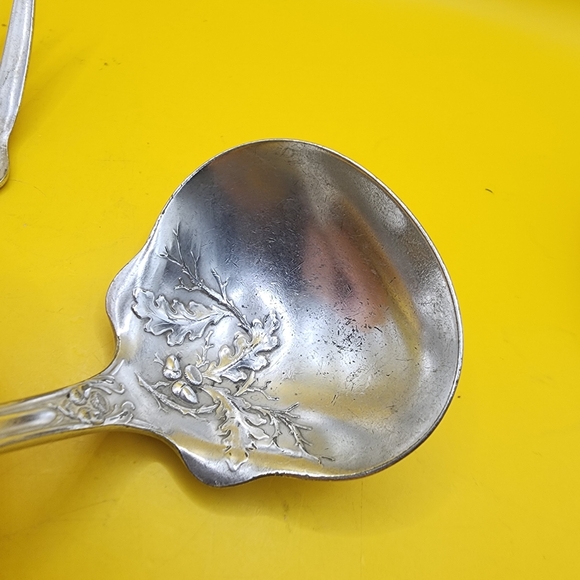 1847 Rogers Bros. Charter Oak Silverplate Gravy Ladle, Fork - Picture 3 of 9